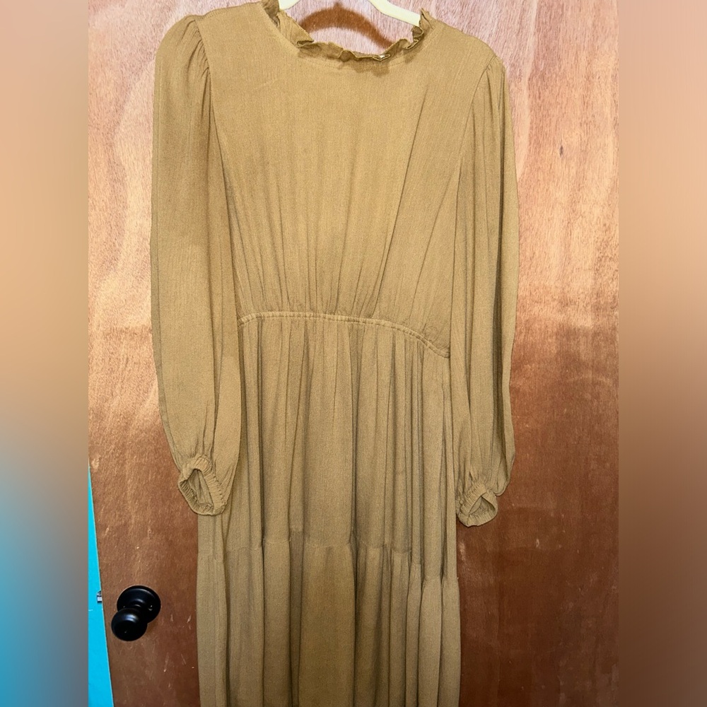 Ada Faye size medium it’s tan
